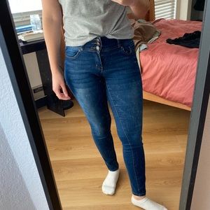 Super flattering skinny blue jeans